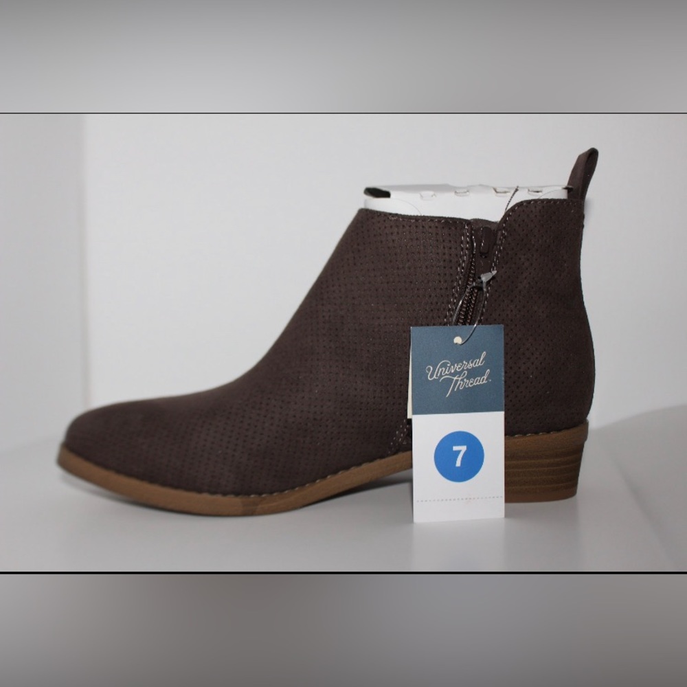 Universal thread boots